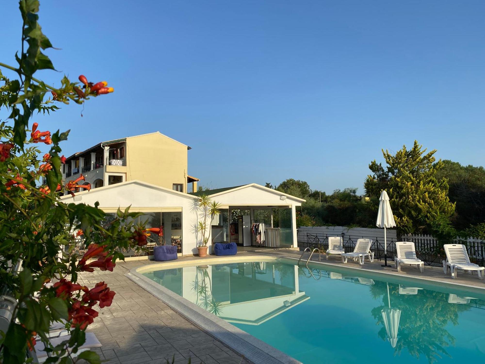 Blue Waves Corfu Aparthotel Kávos Exterior foto